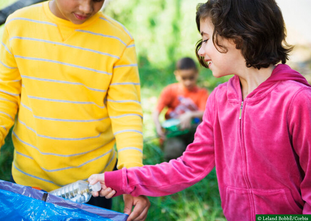 kids recycling at a service day outdoors - © Leland BobbÈ/Corbis